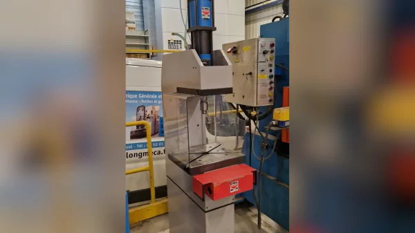 Käytetty EMG hydropneumaattinen puristin 6,9T-100-25